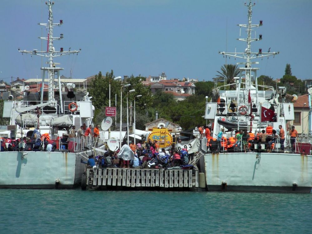 AYVALIKTA DORTYUZ KACAK YAKALANDI